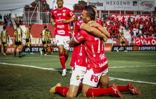 Vila Nova vence Amazonas de virada e sobe para o 3º lugar da Série B