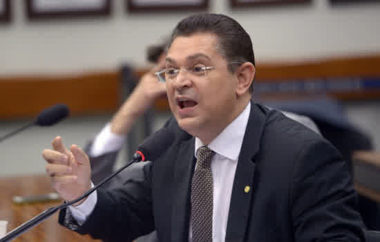 PEC das horas trabalhadas é o plano de Flávio Bolsonaro
