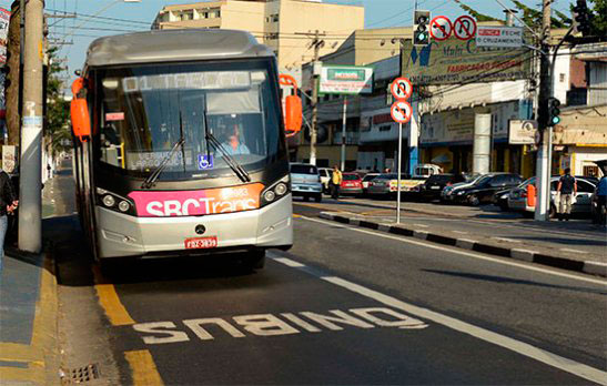 Cooredor de ônibus na Avenida Transporte gratuito nas eleições opera com frota integral