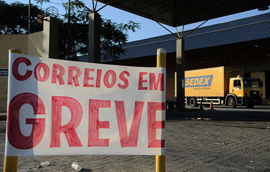 Greve dos Correios obriga estatal a recorrer ao TST