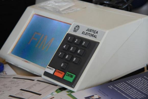 O TSE precisa de ao menos 60 mil novas urnas para promover com folga as eleições de outubro. Real Time Big Data